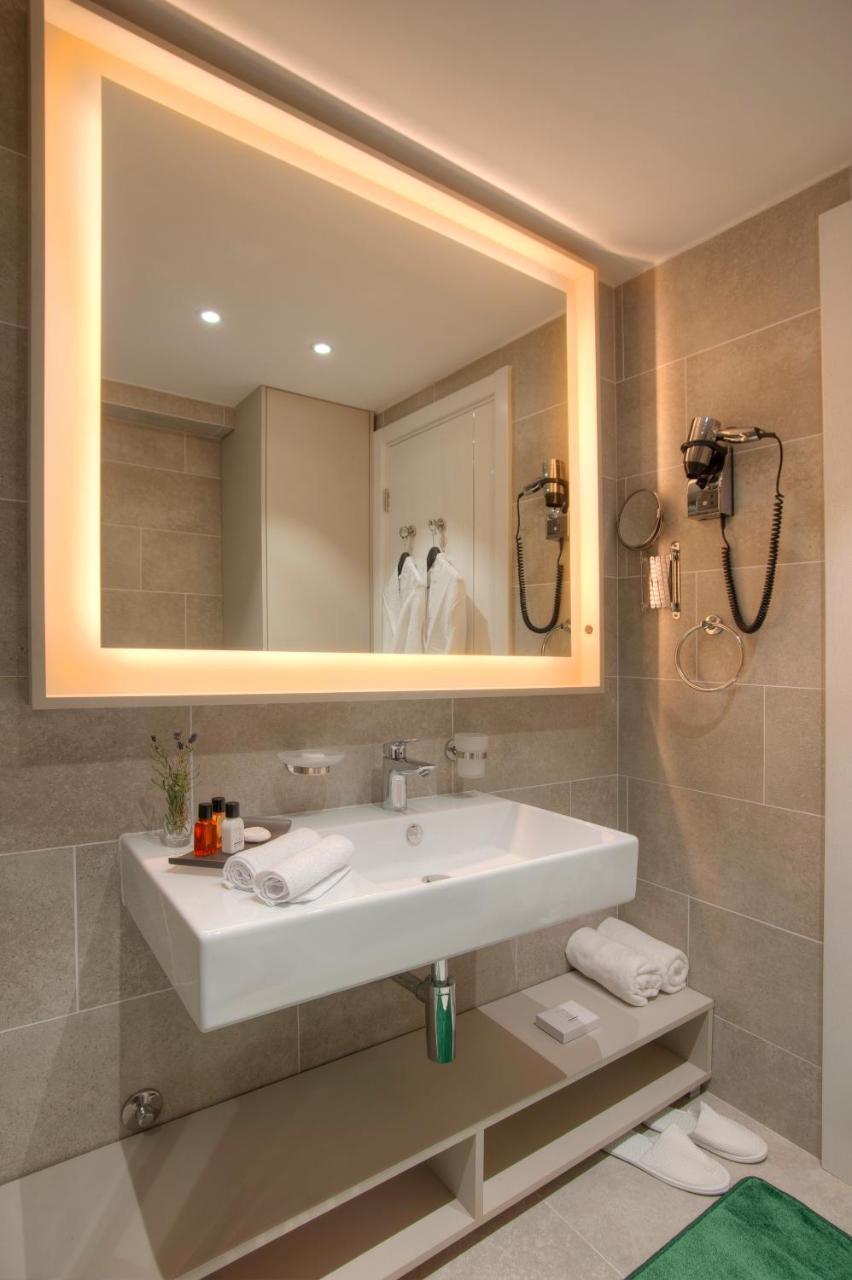 Deluxe Doppelzimmer mit seitlichem Meerblick