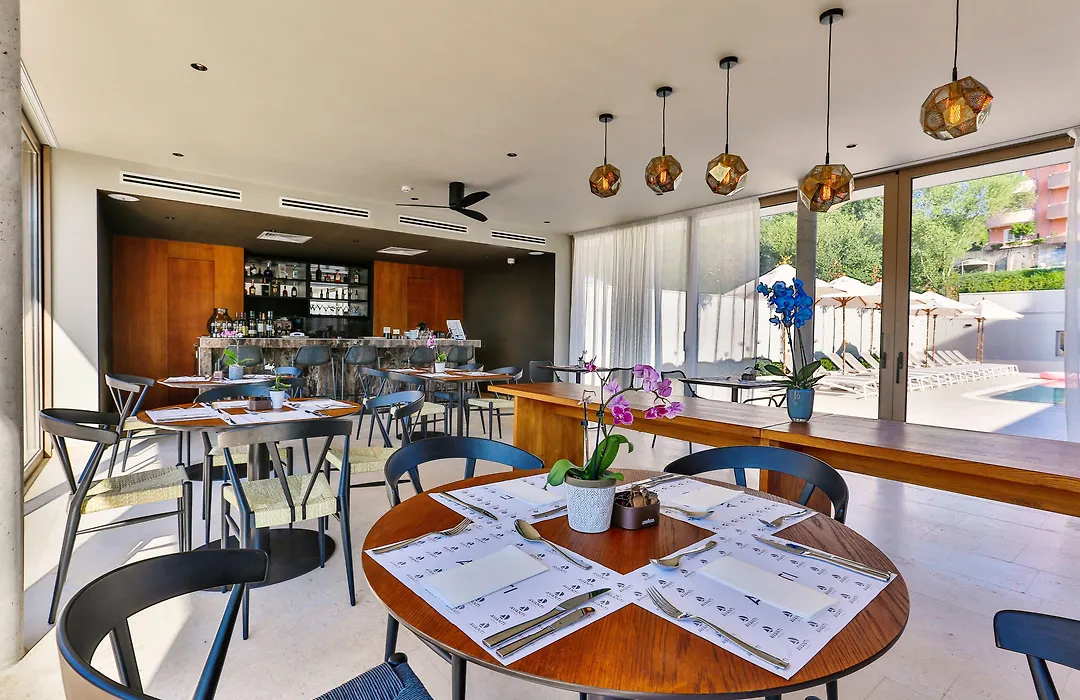 Avanti Hotel & Spa-1